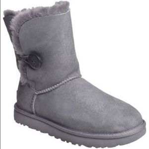 grey bailey button uggs